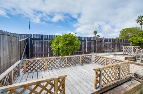 3707 Balboa Dr, Oceanside CA  92056-3947 exterior