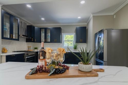 2726 Beverly Rd, Milwaukee WI  53211-2438 exterior