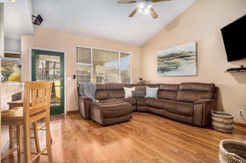 5339 Lakespring Dr, Oakley CA  94561-3142 exterior