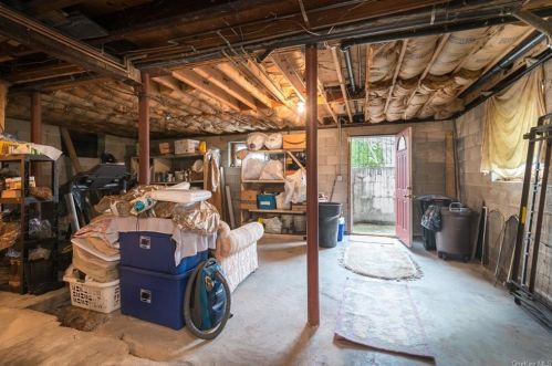 5 Todd Pl, Crotonville NY  10562-3424 exterior