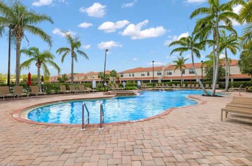 7797 Bristol Cir, Naples FL  34120-0702 exterior