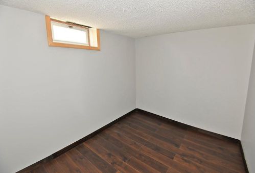 1045 6th St, Faribault MN  55021-4707 exterior