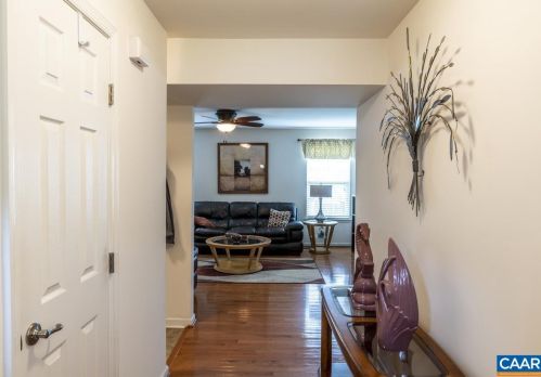 41 Robins Ct, Bybee VA  22963-2089 exterior