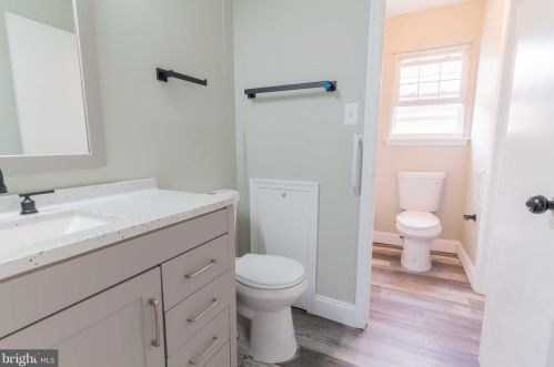 21 Kelly Dr, West Deptford NJ  08096-6711 exterior