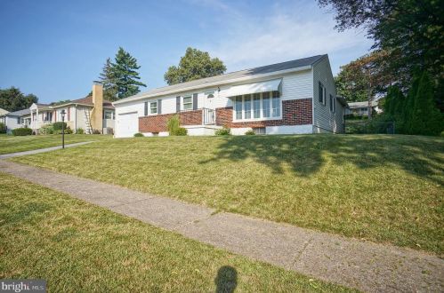 8 Brentwood Rd, Camp Hill PA  17011-2503 exterior