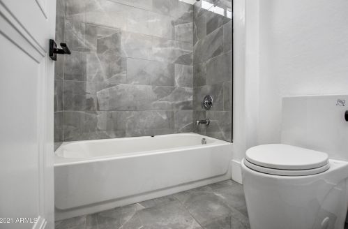 6434 12 St, Phoenix AZ 85086-4804 exterior