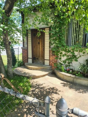 938 Hollywood Ave, Bronx, NY 10465-2118