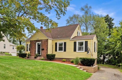20 Avondale Rd, Manchester, CT 06042-3258