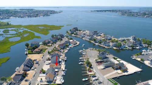 32 Royal Dr, Bricktown NJ  08723-6731 exterior