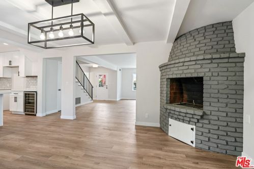 14147 Leadwell St, Van Nuys CA  91405-2440 exterior