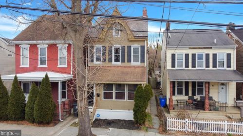 62 Charlotte St, Pottstown PA  19464-5947 exterior