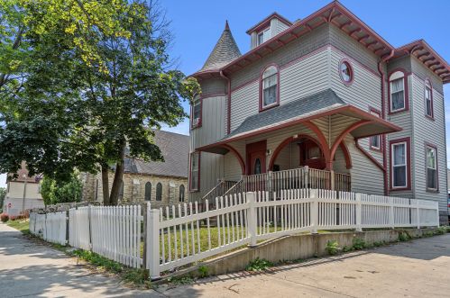 911 26th St, Milwaukee, WI 53204-1049