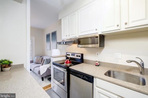 904 25th St, Washington DC 20037-2102 exterior