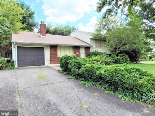 3315 Nevius St, Falls Church, VA 22041-1711