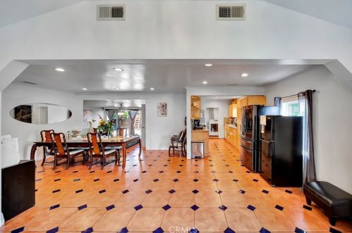 17119 Saticoy St, Van Nuys CA 91406-2146 exterior