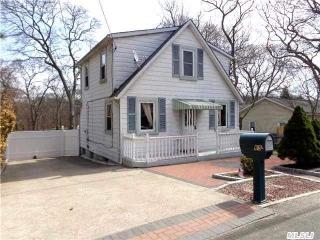 65 Highview Dr, Selden, NY 11784-2720