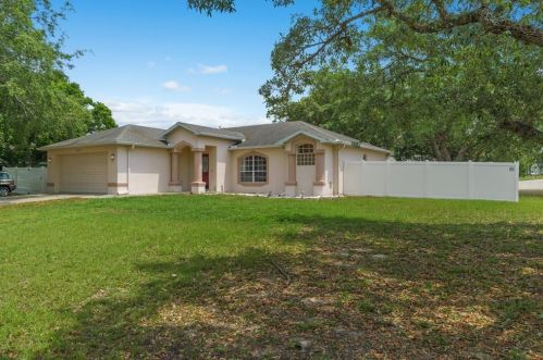 8421 Bay Dr, Brooksville, FL 34606-2109