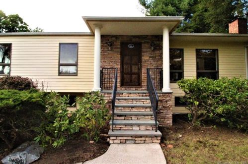 22 Perna Ln, Stamford, CT 06903-4916