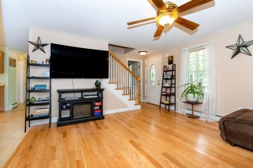 15 Chabot St, Somersworth NH  03878-1302 exterior