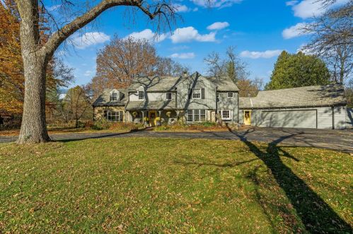 8395 Pelican Ln, Milwaukee, WI 53217-2060