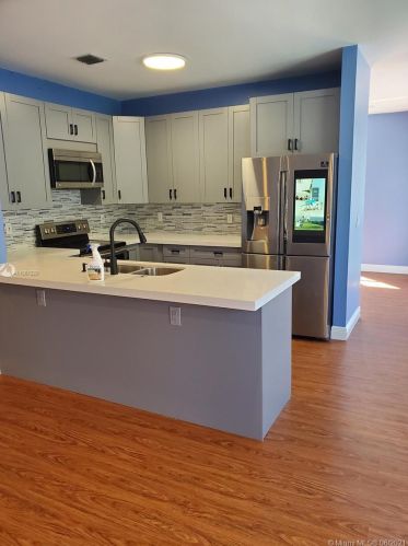 1584 158th Ave, Hollywood FL  33028-1693 exterior