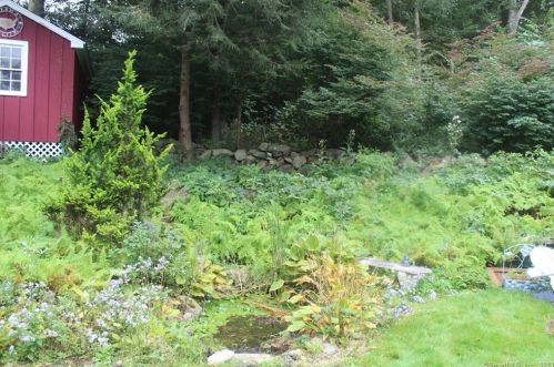 84 Columbine Dr, Bridgeport CT  06611-4601 exterior