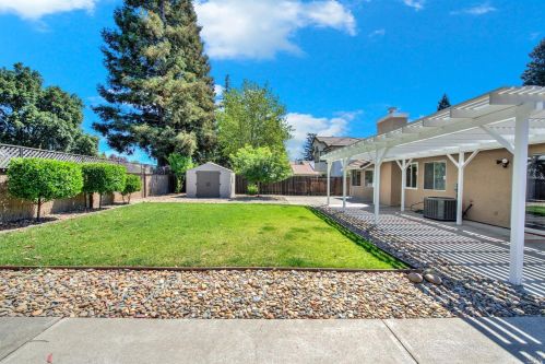 537 Stanford St, Vacaville CA  95687-4609 exterior