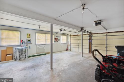 304 Pheasant Dr, Huntingdon Valley PA  19006-3038 exterior
