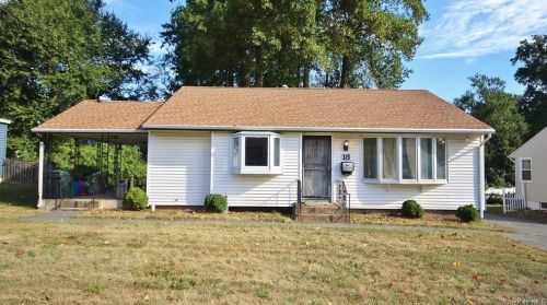 18 Barnes Dr, Garnerville, NY 10923-1721