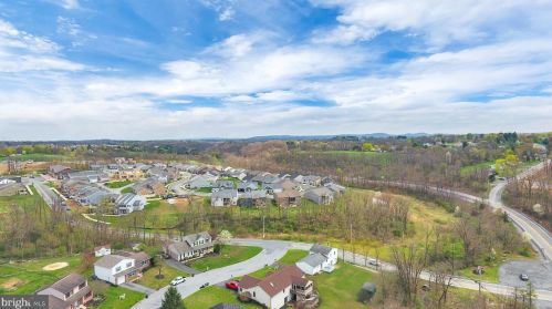 5805 Hillsborough Ct, Harrisburg PA  17111-4736 exterior