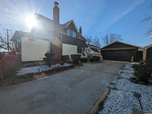 261 Gotham Ave, Floral Park NY  11003-2105 exterior