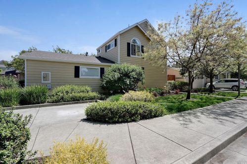 120 Vineyard View Dr, Santa Rosa, CA 95403-7826