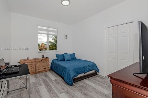 13040 52nd St, Hollywood FL  33027-5453 exterior