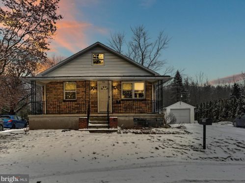 720 Market St, Molino, PA 17961-2028