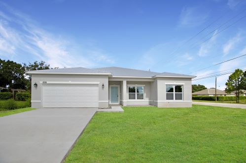 8285 99th Ave, Vero Beach, FL 32967-2841