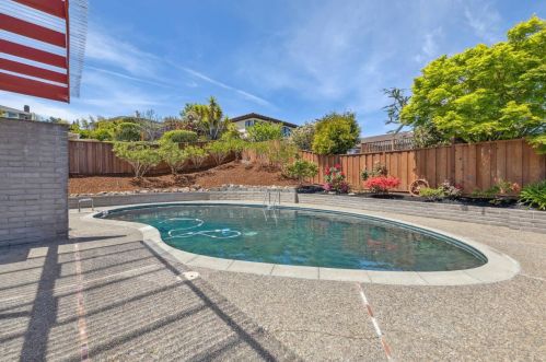 1276 Encina Dr, Millbrae CA 94030-2839 exterior