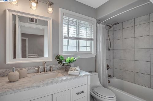 1042 Lomitas Ave, Livermore CA  94550-6436 exterior