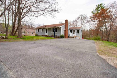 132 Haverhill Rd, Salem NH  03079-1243 exterior