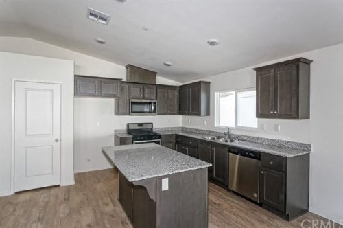 670 Bowen Rd, Perris CA  92570-3400 exterior