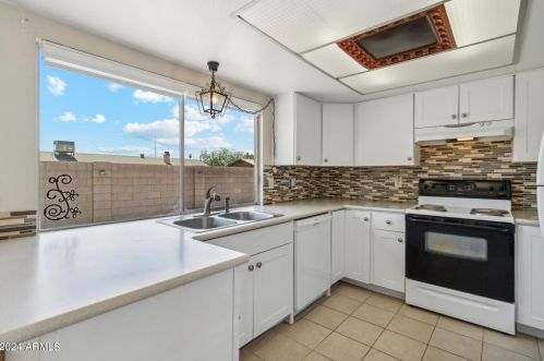 5225 Carol Ave, Glendale, AZ 85302-3418