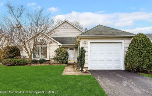 16 Wellington Ln, Lakewood NJ  08701-5736 exterior