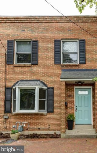 803 Front St, Harrisburg, PA 17102-3418
