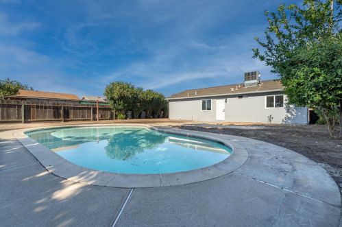 546 Libby Ln, Lathrop CA  95330-9545 exterior