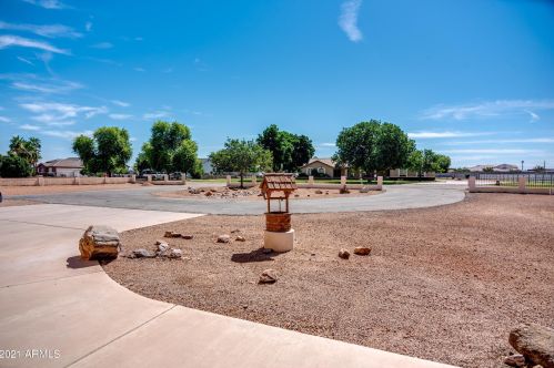 3120 Eagle Dr, Chandler, AZ 85286-2255