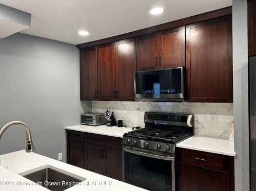 81 Azalea Cir, Jackson Twp NJ  08527-2556 exterior