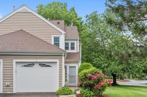 1 Teal Cir, Walpole, MA 02081-4324