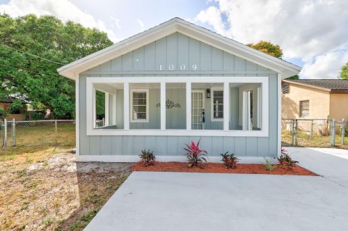 1009 15th St, Fort Pierce, FL 34950-4937