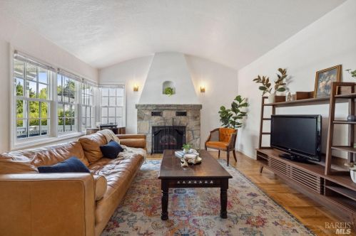 1853 Slater St, Santa Rosa, CA 95404-2423