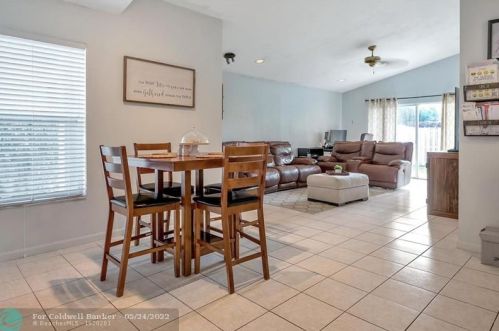3017 179 Ave, Hollywood FL  33029-3054 exterior