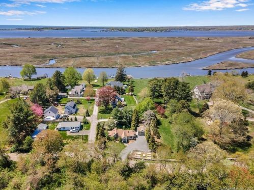 33 Smiths Neck Rd, Lyme, CT 06371-2619